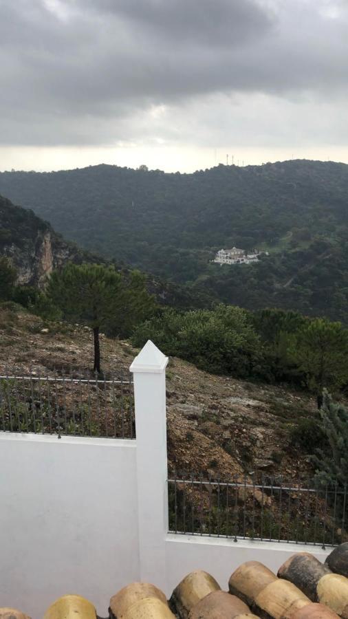 Stylish 3 Bed House 2 Bathrooms, With Patio, Roof Terrace And Communal Pool 5 Minutes Away From The Beautiful Spanish White Village Of Casares Pueblo And Only 20 Mins From The Sea Extérieur photo