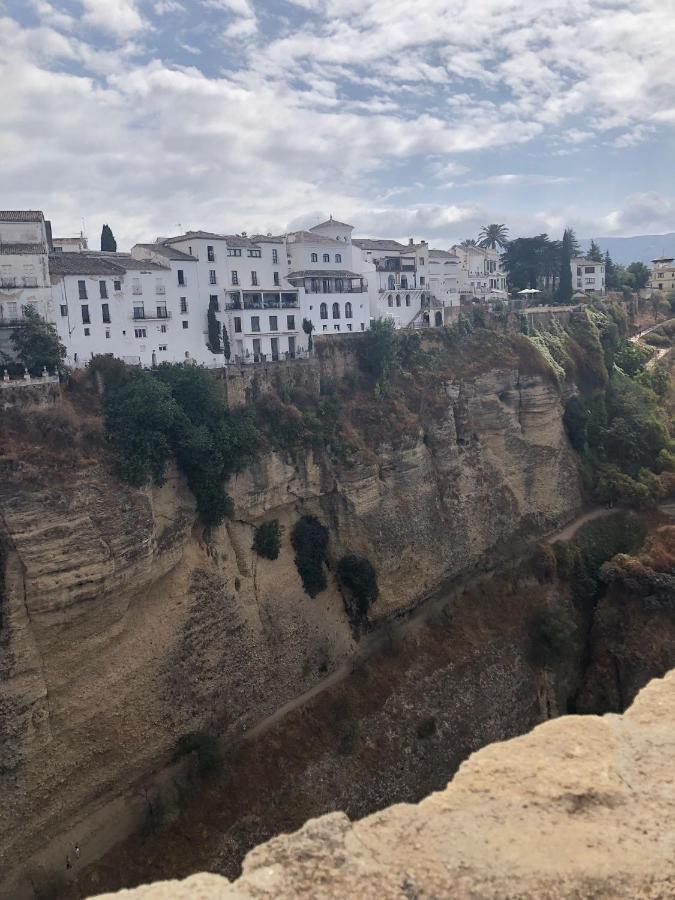 Stylish 3 Bed House 2 Bathrooms, With Patio, Roof Terrace And Communal Pool 5 Minutes Away From The Beautiful Spanish White Village Of Casares Pueblo And Only 20 Mins From The Sea Extérieur photo