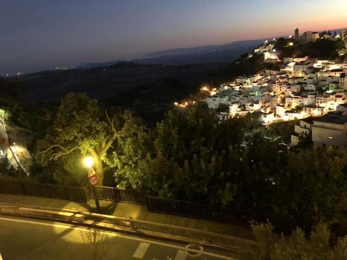 Stylish 3 Bed House 2 Bathrooms, With Patio, Roof Terrace And Communal Pool 5 Minutes Away From The Beautiful Spanish White Village Of Casares Pueblo And Only 20 Mins From The Sea Extérieur photo