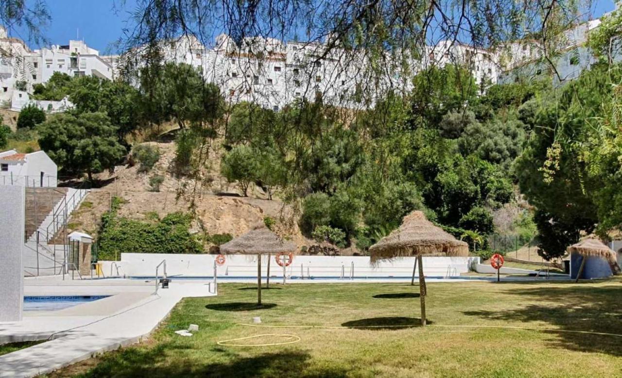 Stylish 3 Bed House 2 Bathrooms, With Patio, Roof Terrace And Communal Pool 5 Minutes Away From The Beautiful Spanish White Village Of Casares Pueblo And Only 20 Mins From The Sea Extérieur photo