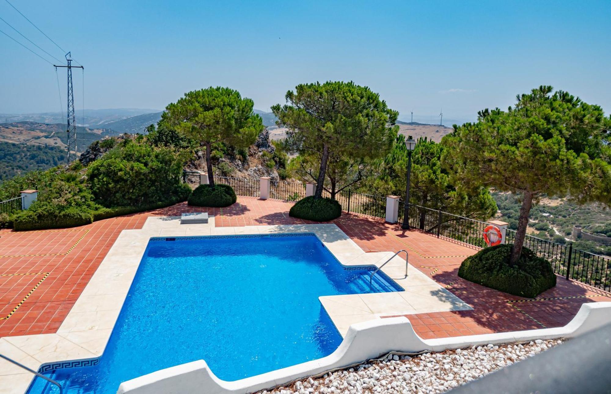 Stylish 3 Bed House 2 Bathrooms, With Patio, Roof Terrace And Communal Pool 5 Minutes Away From The Beautiful Spanish White Village Of Casares Pueblo And Only 20 Mins From The Sea Extérieur photo