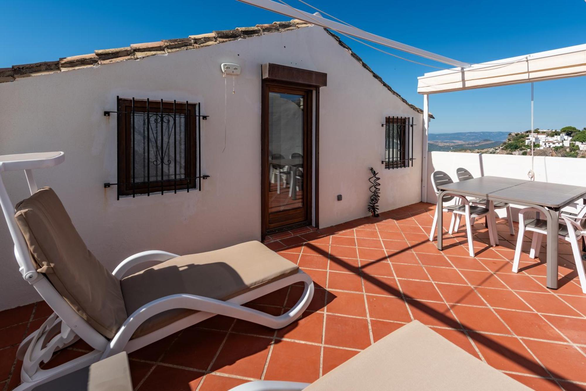 Stylish 3 Bed House 2 Bathrooms, With Patio, Roof Terrace And Communal Pool 5 Minutes Away From The Beautiful Spanish White Village Of Casares Pueblo And Only 20 Mins From The Sea Extérieur photo
