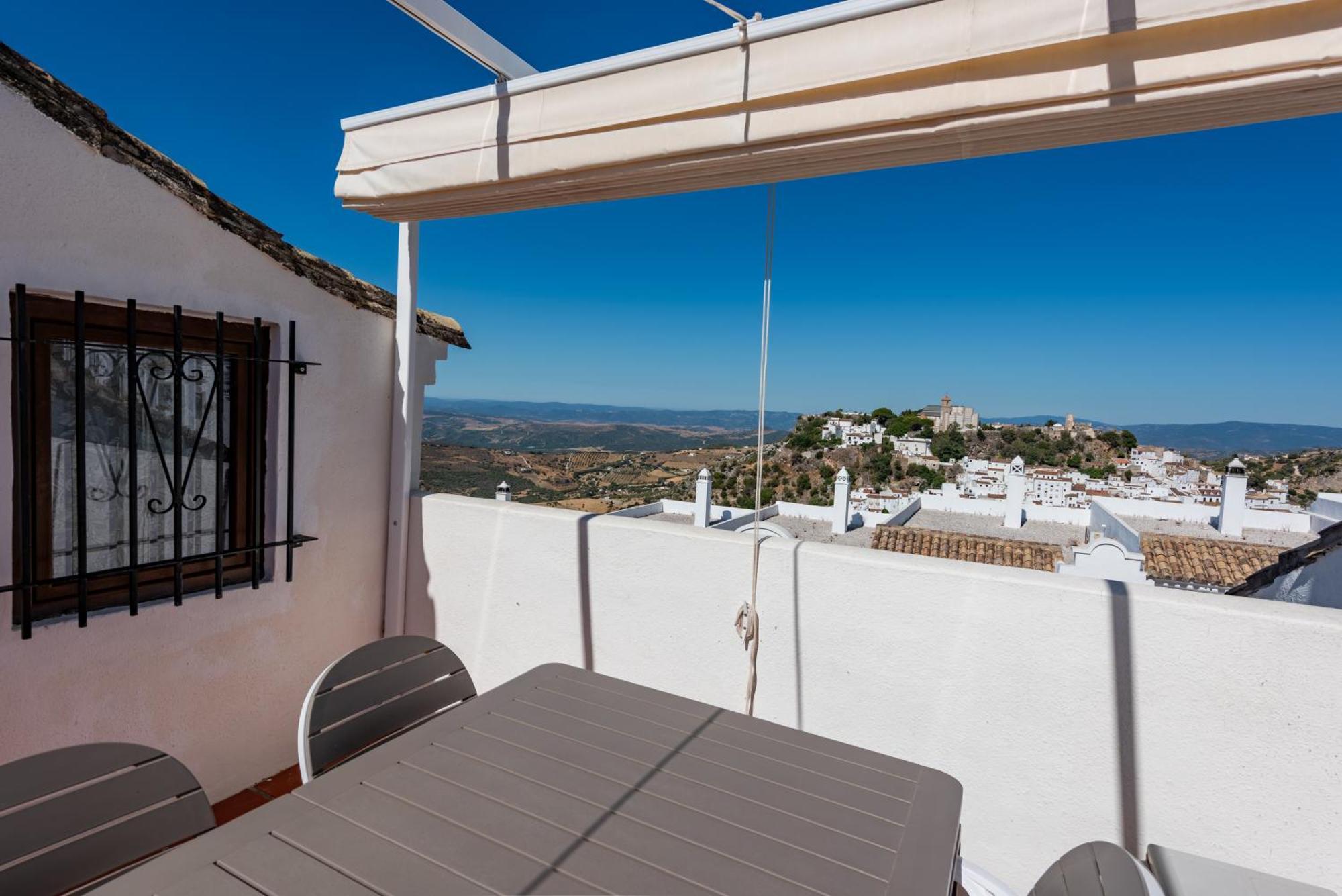 Stylish 3 Bed House 2 Bathrooms, With Patio, Roof Terrace And Communal Pool 5 Minutes Away From The Beautiful Spanish White Village Of Casares Pueblo And Only 20 Mins From The Sea Extérieur photo