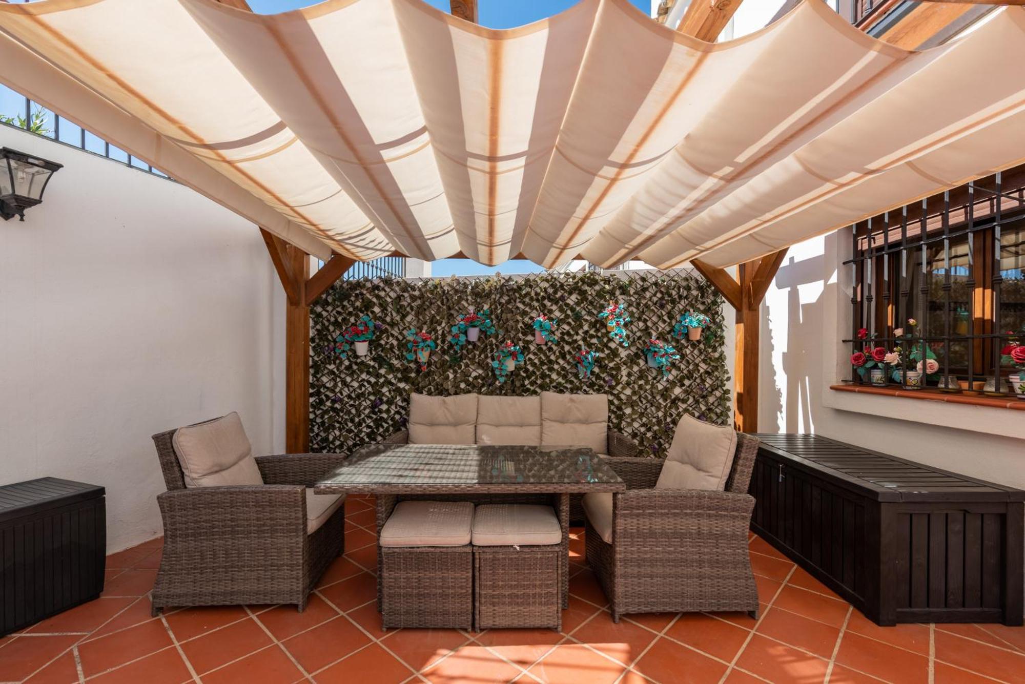Stylish 3 Bed House 2 Bathrooms, With Patio, Roof Terrace And Communal Pool 5 Minutes Away From The Beautiful Spanish White Village Of Casares Pueblo And Only 20 Mins From The Sea Extérieur photo