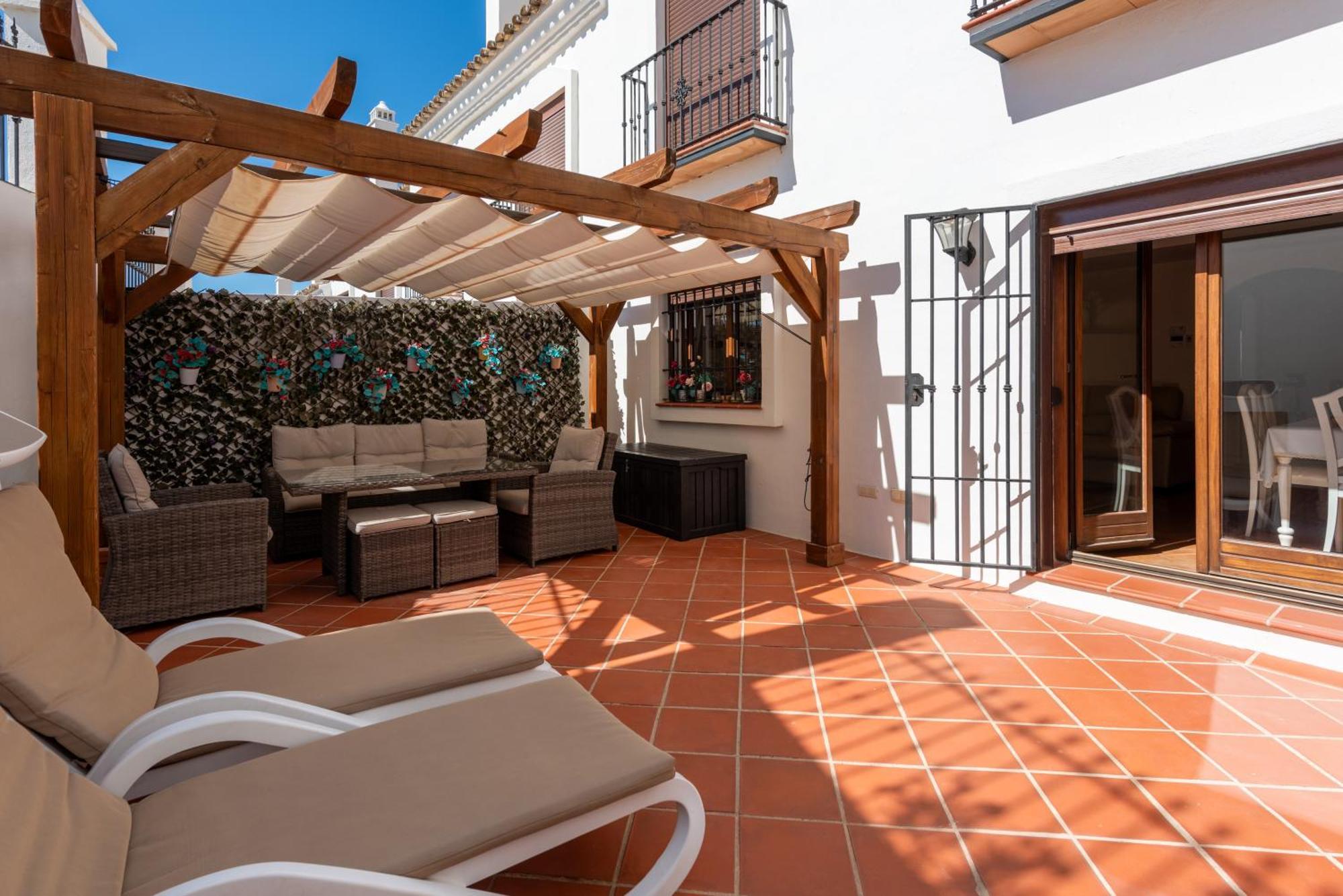 Stylish 3 Bed House 2 Bathrooms, With Patio, Roof Terrace And Communal Pool 5 Minutes Away From The Beautiful Spanish White Village Of Casares Pueblo And Only 20 Mins From The Sea Extérieur photo