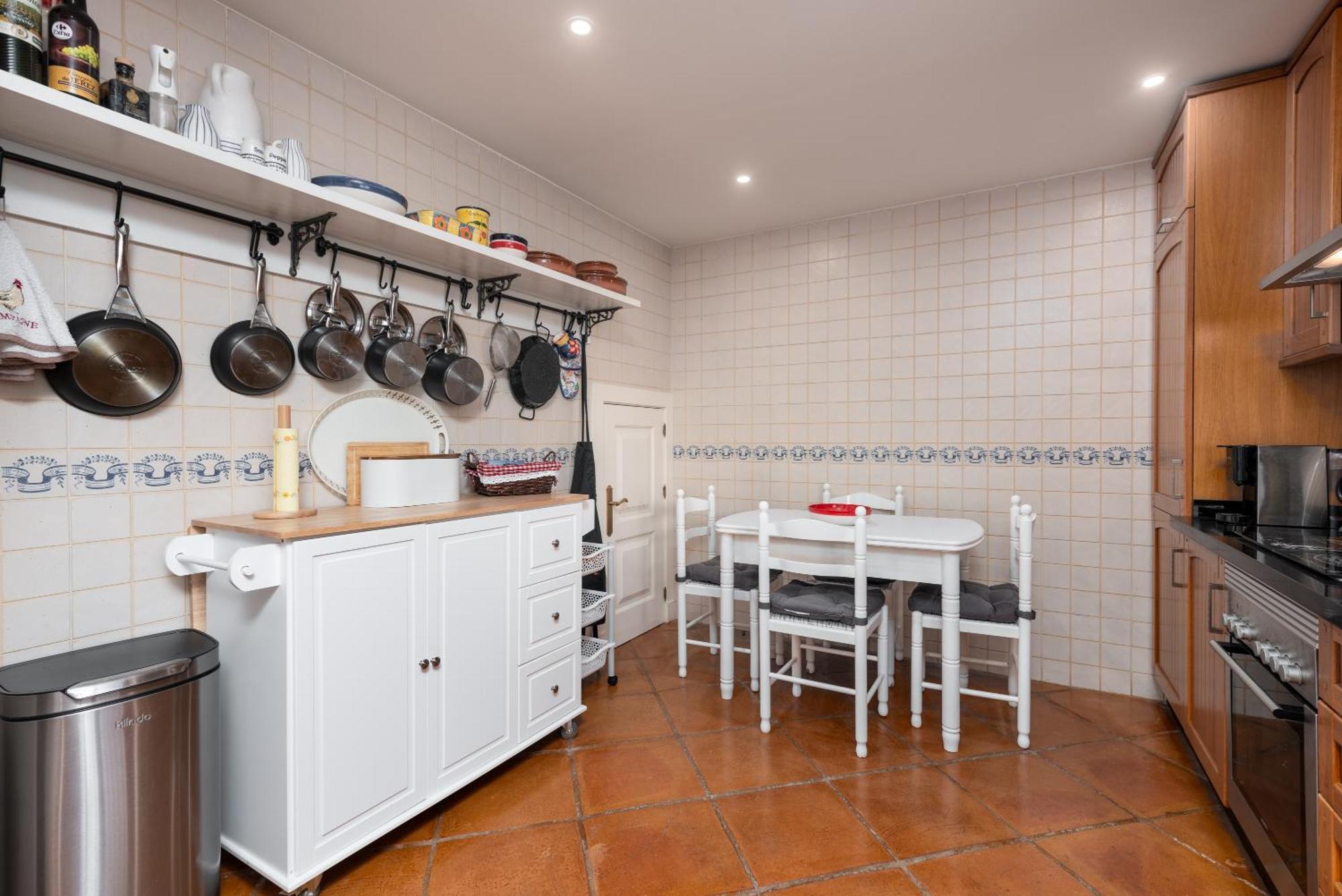 Stylish 3 Bed House 2 Bathrooms, With Patio, Roof Terrace And Communal Pool 5 Minutes Away From The Beautiful Spanish White Village Of Casares Pueblo And Only 20 Mins From The Sea Extérieur photo